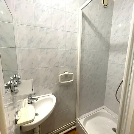 Apartment Privee En Colocation Dans Un En Velin Centre *