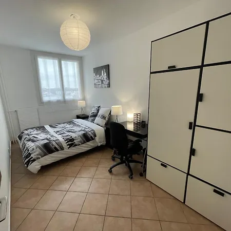 Privee En Colocation Dans Un En Velin Centre Apartamento