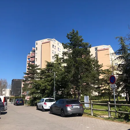 Apartamento Privee En Colocation Dans Un En Velin Centre *